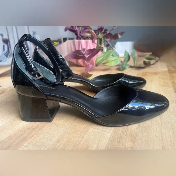 Reformation Mallory Closed Toe Heels - Picture 5 of 7